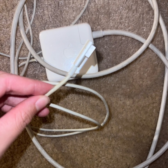 Apple 60W MagSafe Power Adapter - Picture 2 of 5